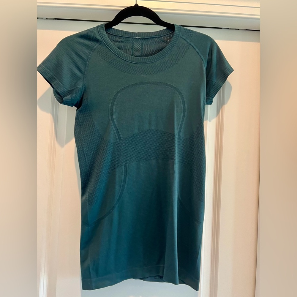 Lululemon Swiftly Tech Tee, Size 6